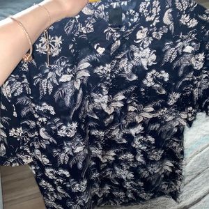 Short sleeve button up